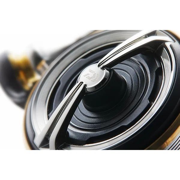 Mulinetă Daiwa 20 Luvias LT2500 9+1BB